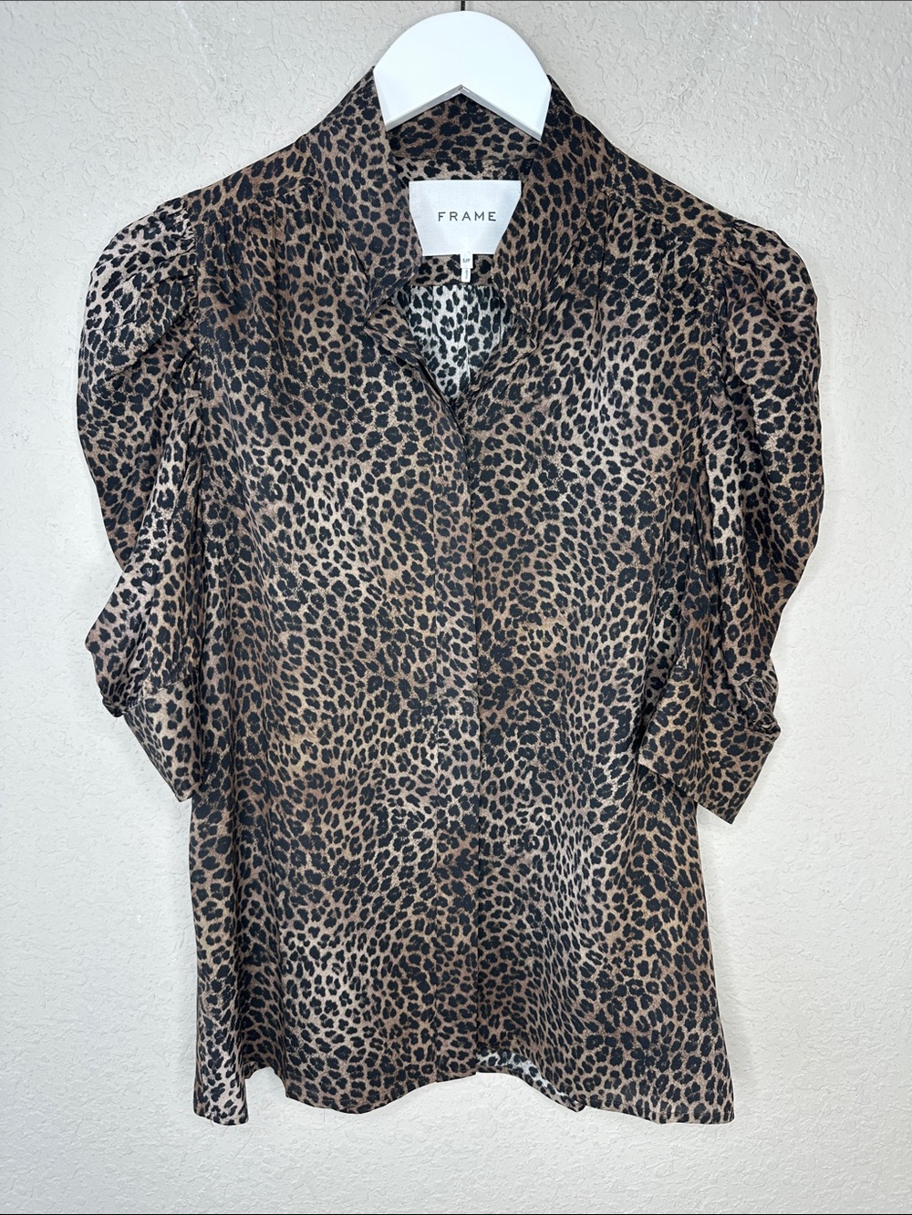 Frame Denim Gillian Leopard Print Blouse Size S/P 100% Silk Short Puff Sleeves